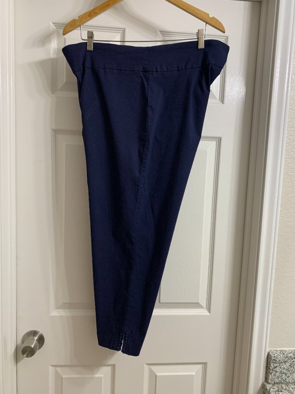 Crown & Ivy Curvy Women's Navy Blue Cropped Pants, Size 20W